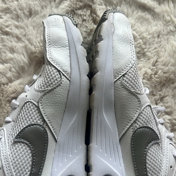 Nike Women's Air Max White and Gray Sneakers 8.5 - Picture 5 of 8